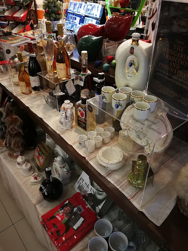 Magyar porcelánok, bögrék és gasztronómiai ajándékok a Memories of Hungary Váci utcai boltban